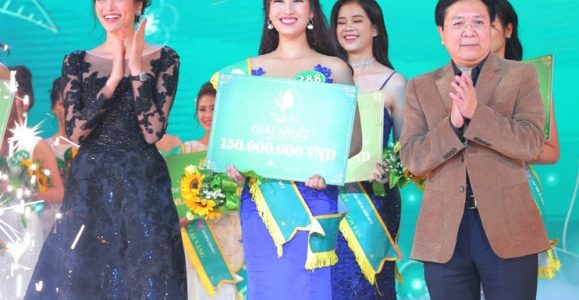 Nguyễn Dương Tiểu Vy đăng quang người đẹp xứ trà 2017