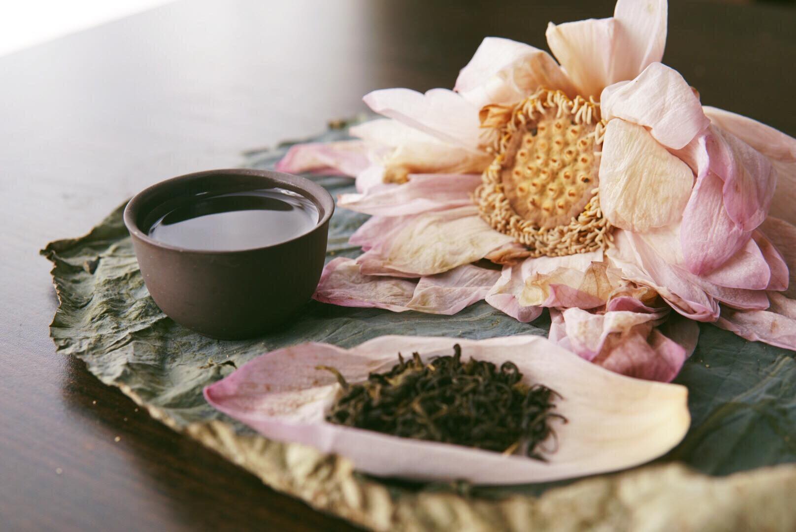 Gửi trà sen Đồng Tháp sang Nhật Bản cho người thân.
